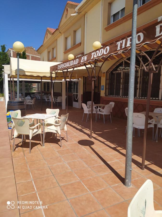 Hostal Jaufil Zújar Buitenkant foto
