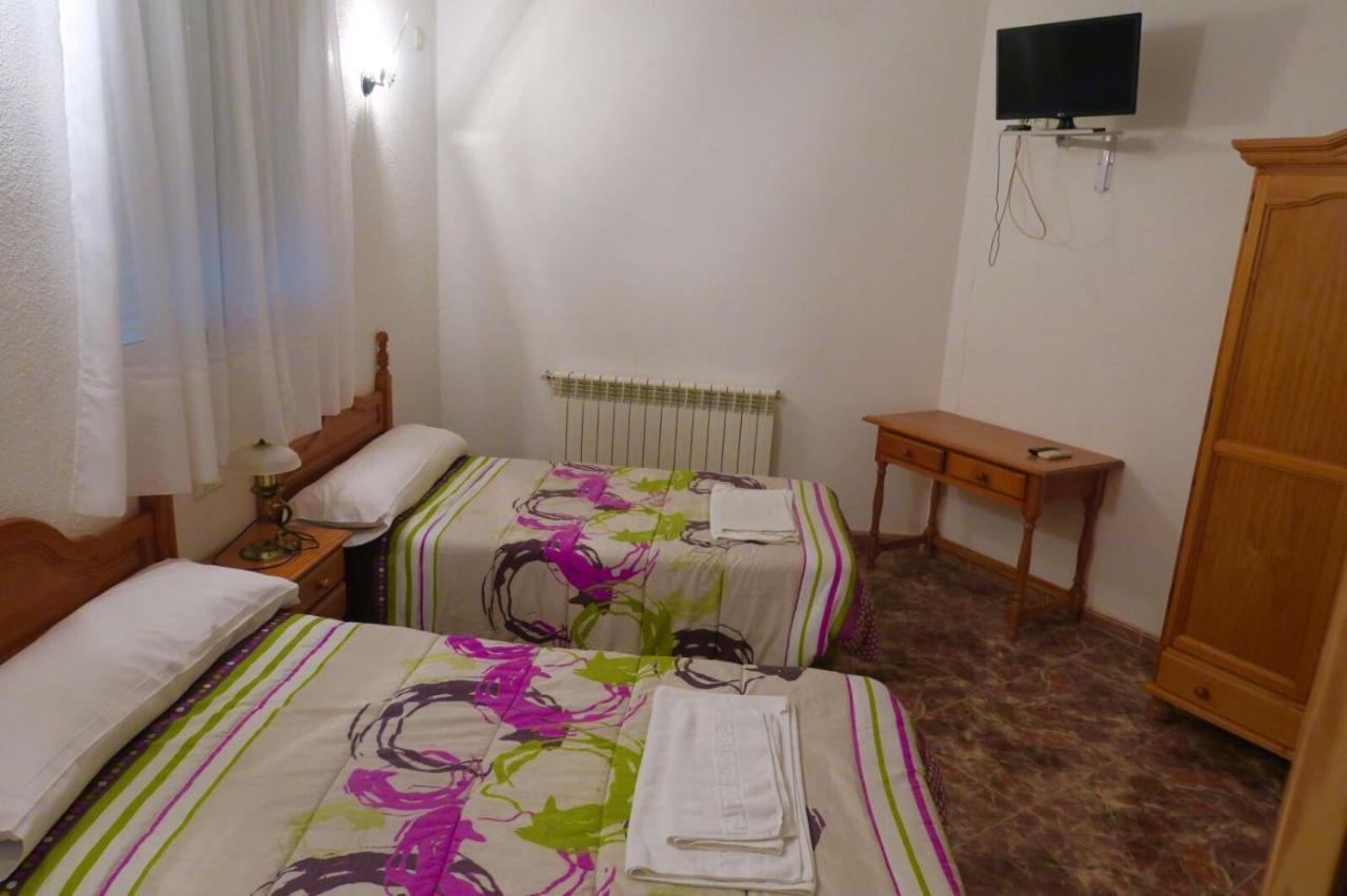 Hostal Jaufil Zújar Buitenkant foto